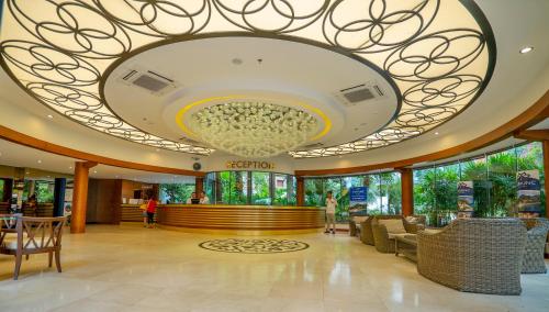 a large lobby with a large chandelier at Turunc Resort Hotel in Turunç