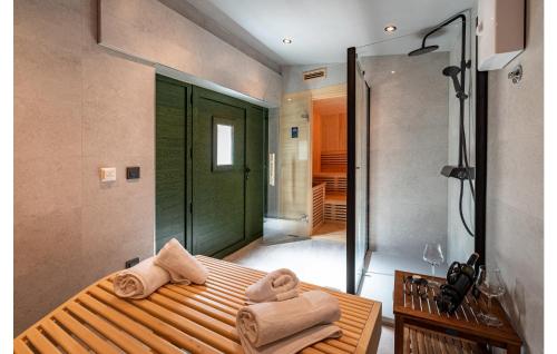 a bedroom with a shower and a bed with towels at 3 Bedroom Beautiful Home In Lisicic in Lisičići
