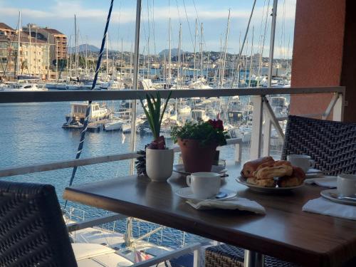 CAP HERMES Studio 31m2 Vue Port Climatise piscine,