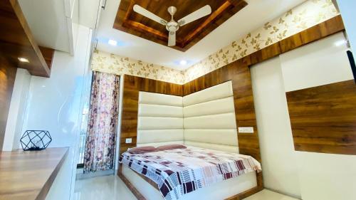 a bedroom with a bed and a ceiling fan at Sunspot -Entire Villa Apartment in Ujjain