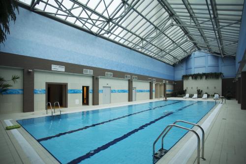 a large indoor swimming pool with a large pool at Victoria Hotel & Business centre Minsk in Minsk