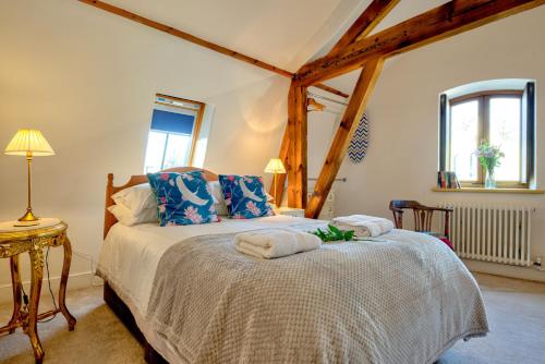 מיטה או מיטות בחדר ב-Luxury Studio Suite in Stamford Centre - The Old Seed Mill - B