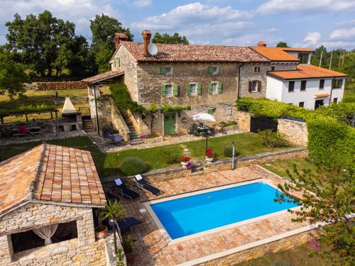 an external view of a house with a swimming pool at Casa Mazuli in Grožnjan