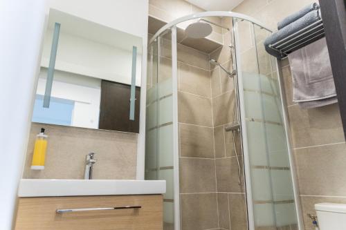 a bathroom with a shower and a sink at La Mad Experience in Vernon