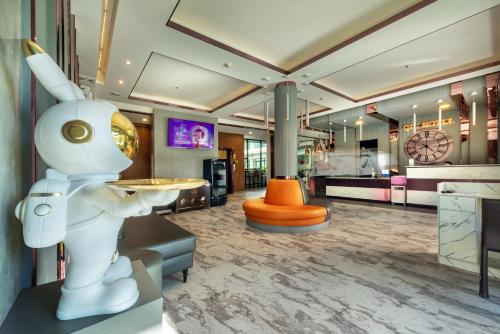 Lobby eller resepsjon på Qiu Hotel Sukhumvit SHA Plus
