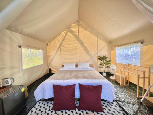 a bedroom with a bed in a tent at SOL Glamping at Khao yai in Ban Nong Makha