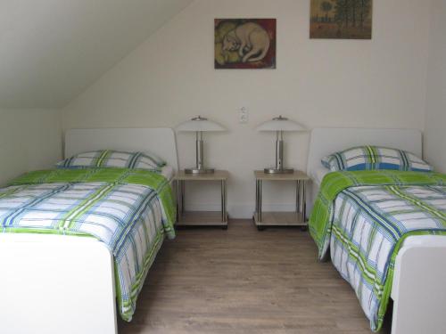 Tempat tidur dalam kamar di Appartementhaus Zur schönen Aussicht