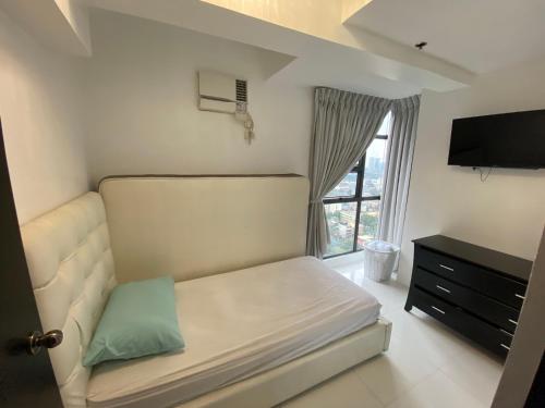 Ένα ή περισσότερα κρεβάτια σε δωμάτιο στο Penthouse suite at Porto Vita Towers in Cubao Quezon City