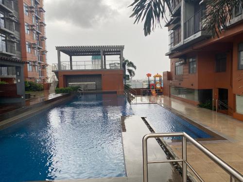 Πισίνα στο ή κοντά στο Penthouse suite at Porto Vita Towers in Cubao Quezon City