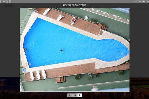 una vista aérea de una gran piscina en Hermoso Departamento al Mar - Solo Familias -USD 150 x noche -Blue- en Mar del Plata