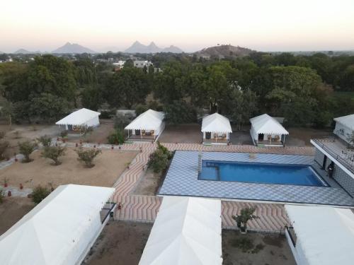 Bazén v ubytování Jawai Nature Stay Jawai nebo v jeho okolí
