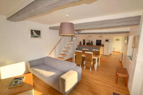 Kuchyňa alebo kuchynka v ubytovaní La Glycine Maison 1.5 km Veulettes sur mer