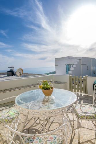 Gallery image of Apopsis Tinos View in Triandáros