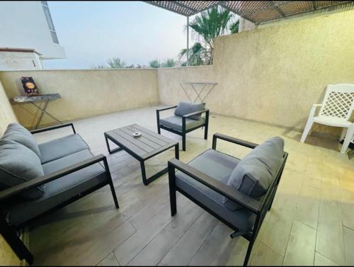 SPACiOUS and COZY 1BR APT EiLAT