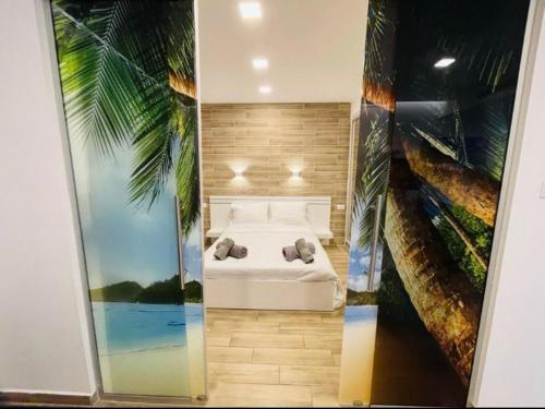 En eller flere senge i et værelse på SPACiOUS and COZY 1BR APT EiLAT