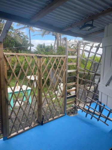 Balkón nebo terasa v ubytování 2 Bungalows au bord de la plage de montal a moule loués individuellement ou ensemble