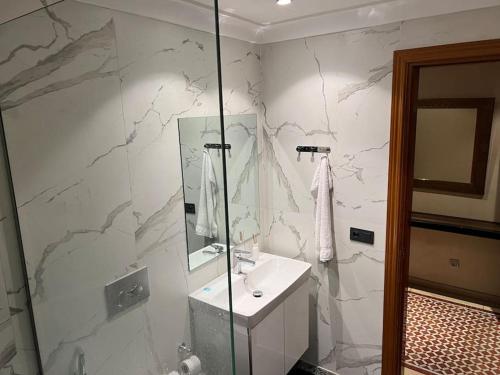 Beautiful Central & Comfortable Apartment