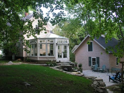 Bright Classic Victorian Home – Photos 2