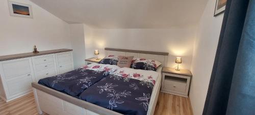 a bedroom with a bed with purple and white sheets at Apartment ZIRMWEBER-Haus in Sankt Johann im Pongau