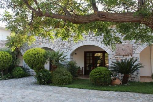 Un jardín fuera de Kastro Maini
