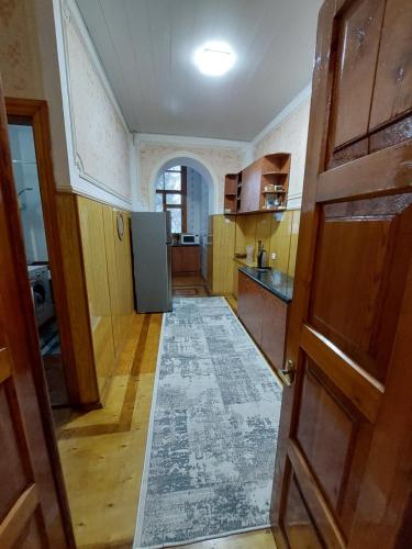 Kuchyňa alebo kuchynka v ubytovaní Квартира в центре города в парковой зоне