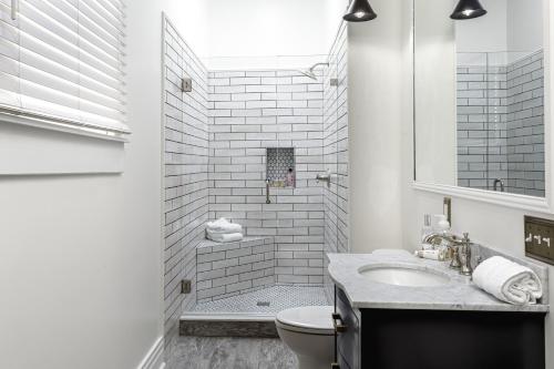 Ένα μπάνιο στο Celestine Bed and Breakfast