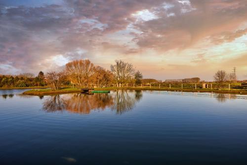 a view of a lake with a cloudy sky at L'INDUS - Le Domaine Wambrechies in Wambrechies