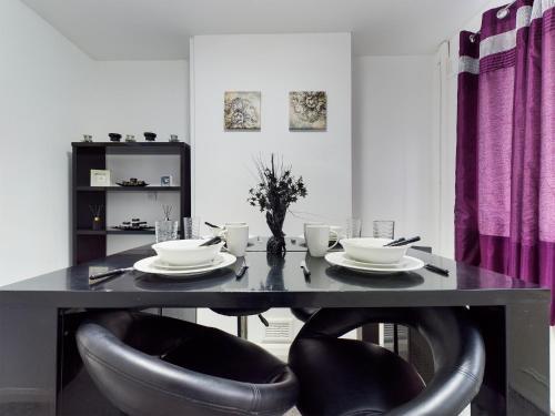Lovely! 2-Bed House Located in Soke - on - Trent