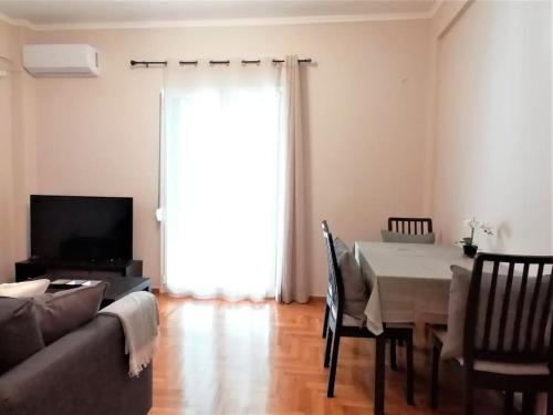 A seating area at Koukaki cozy apartment 5 minutes to metro