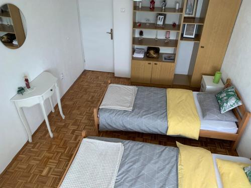 Cama ou camas em um quarto em Apartman Nova Varos