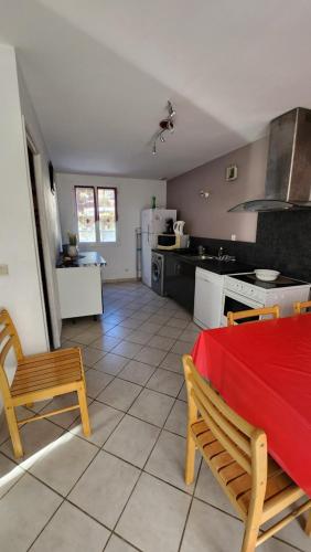 Kuchyňa alebo kuchynka v ubytovaní Villa Mimosa