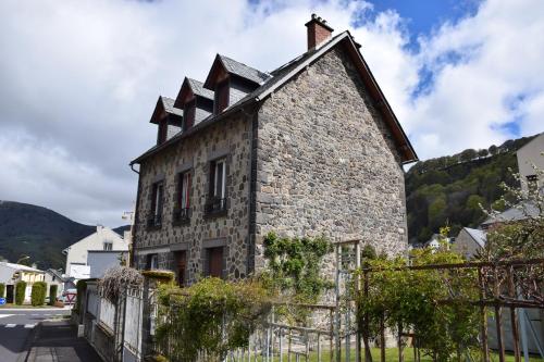 Photo de la galerie de l'établissement Petit duplex de charme sous les toits du Mont-Dore, à Le Mont-Dore