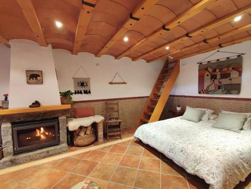 Postel nebo postele na pokoji v ubytování La Finca de Gredos