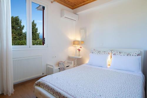 Postel nebo postele na pokoji v ubytování AmElia Villa