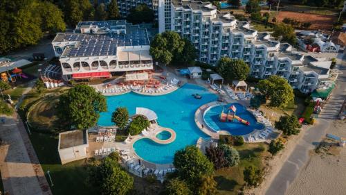 Φωτογραφία από το άλμπουμ του Laguna Beach Hotel στην Αλμπένα