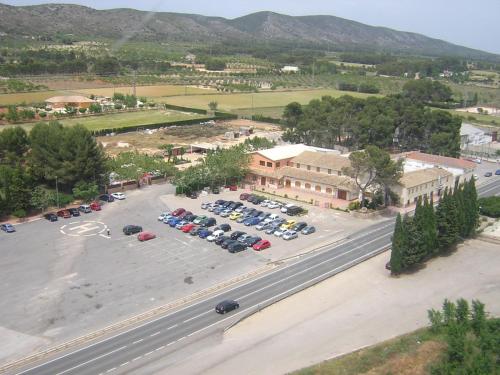 an aerial view of a parking lot with cars at Venta el Borrego in Bañeres de Mariola
