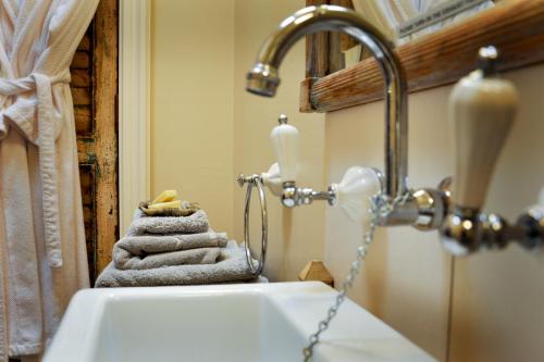 O baie la Athelney Cottage Bed and Breakfast