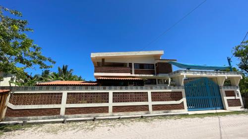 Bangunan di mana terletaknya aparthotel ini