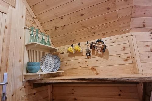 Minuman di Tree Top Cabin with Private Hot Tub
