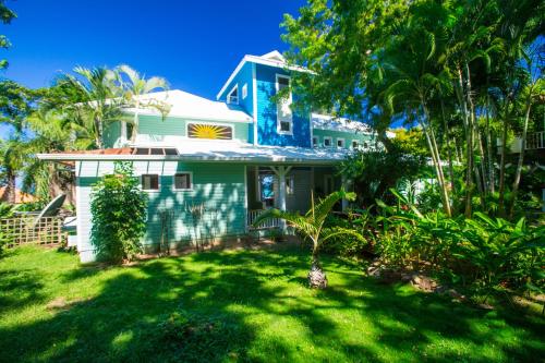 a house with a yard in front of it at Casa de Suenos Home in Sandy Bay