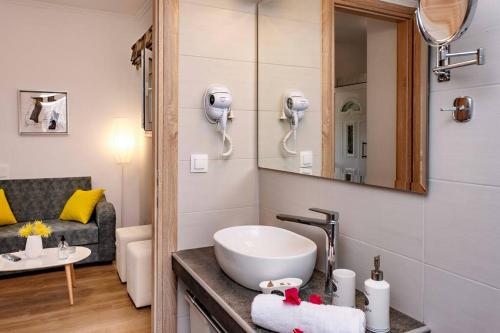 Koupelna v ubytování BeZolot resort.