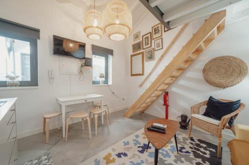 Mezzanine Stylish Apartments by Vacationy