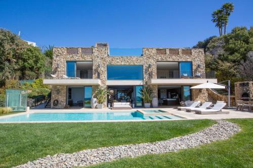 Casa di Pietra - Gated Estate on Malibu Beach