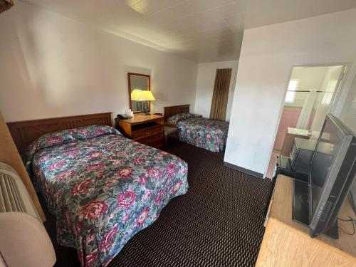 Säng eller sängar i ett rum på Quail Inn Motel