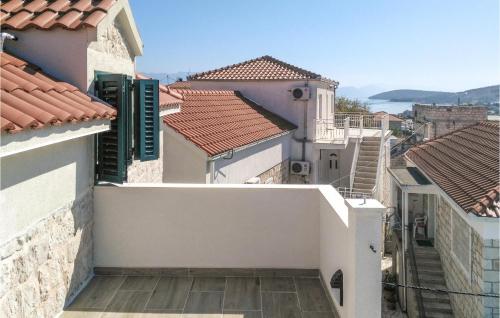 2 Bedroom Beach Front Apartment In Slatine