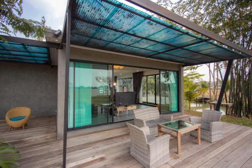 Ein Balkon oder eine Terrasse in der Unterkunft KEPT Cabana เคปท์ คาบานา