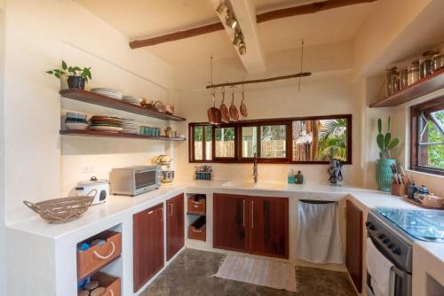 Кухня или мини-кухня в Vedya Boutique Hostel
