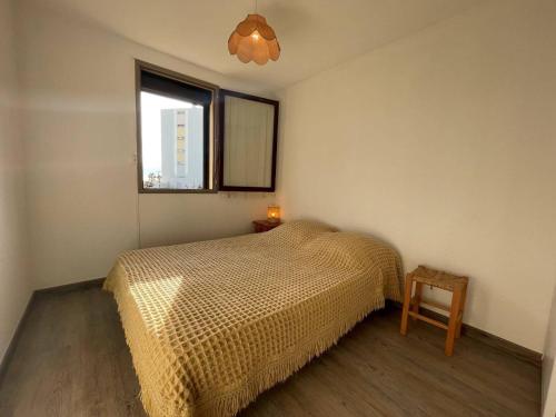 Posteľ alebo postele v izbe v ubytovaní Appartement climatisé 4 pers, proche plage, loggia, parking sécurisé, St-Cyprien - FR-1-225D-157