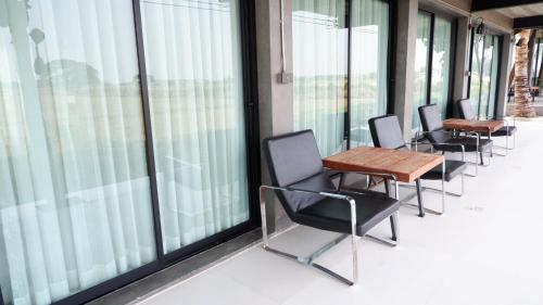 Ein Balkon oder eine Terrasse in der Unterkunft KEPT Cabana เคปท์ คาบานา