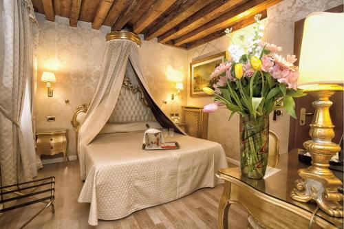Postel nebo postele na pokoji v ubytování Hotel Noemi